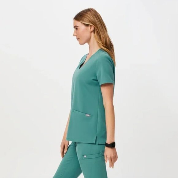 FIGS Cactus Casma - Three-Pocket Scrub Top - Picture 2 of 5